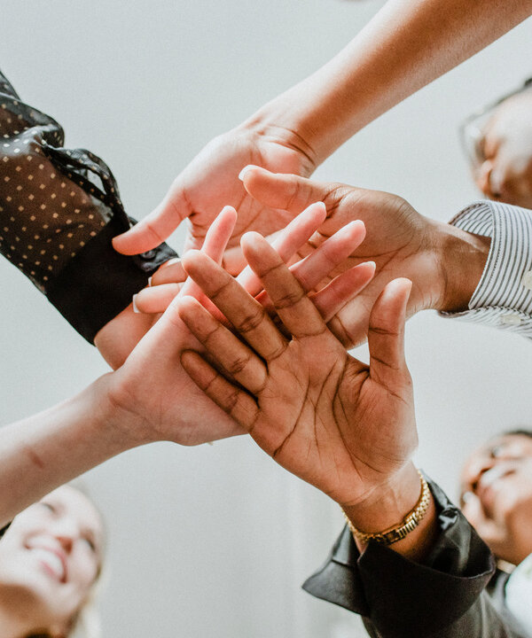 Weiterbildung für Unternehmen Mitarbeitende stärken gemeinsam ihre Kompetenzen